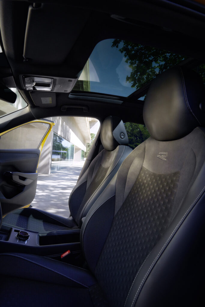 VW T-Roc 2025 Interieur mit Sportsitzen in Leder-Optik